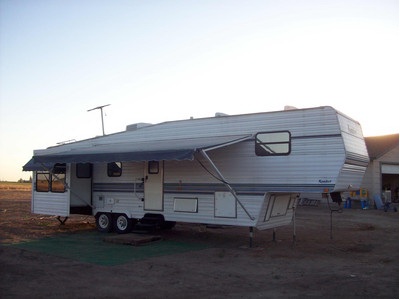 1996 Komfort 35 ft Fifth Wheel Trailer