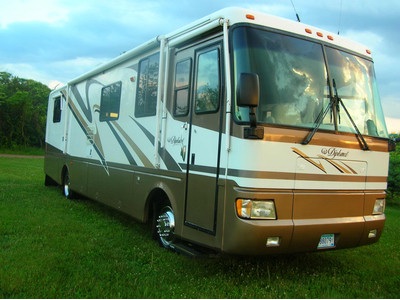 2000 Monaco Diesel Pusher Double Slide. 
