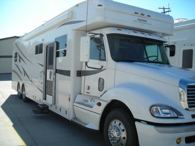 2006 HAULMARK 33 TWIN SLIDE COACH 