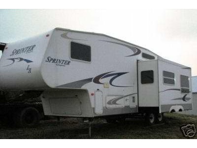 Pristine 2005 Keystone Sprinter 294"