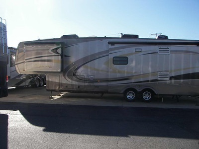 2008 KZ Escalade 37  Luxury Fifth Wheel!