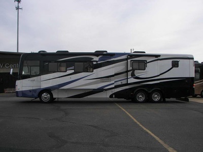 2009 Safari Cheetah 42PAQ Tag-Axle 