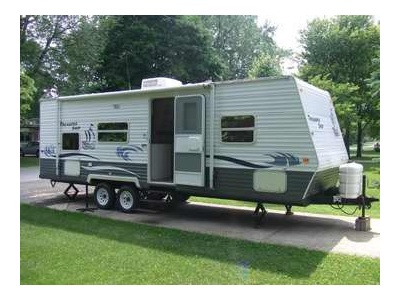 2003 27 Travel Trailer Like New. A/C...