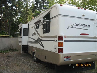 Beautiful 2000 Class A w/Slide