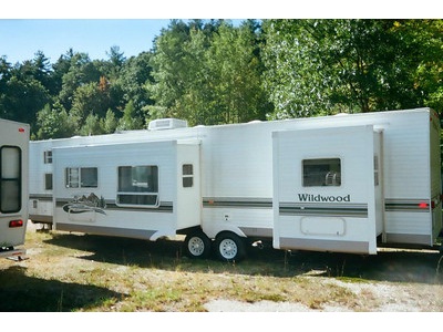 2004 Forest River Wildwood RBFB Ltd 38` 
