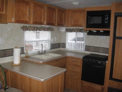 05 Puma 28ft Rear Kitchen w/ add a room