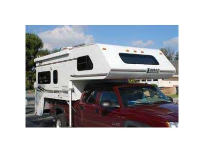 CA � 2002 19� Lance 1030 Truck Camper
