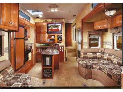 2009 Cyclone Toy Hauler 5th Wheel-$59900