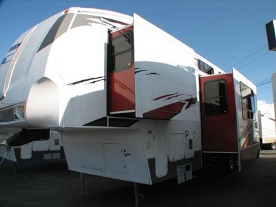 2010 Fuzion 405-Brand New!! Must sell