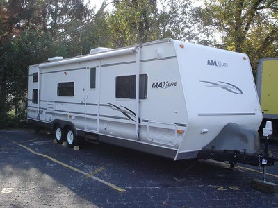 05 Max-Lite Travel Trailer - $15,500.00