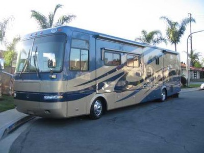 2005 Monaco Diplomat 40 w/4slides