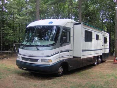 1997 Holiday Rambler Vacationer 35 