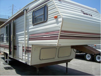 26 Fifth Wheel,�95 Sierra RV Tech owned,
