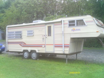 1985 26 Jayco 5th Wheel  $2,000.00 obo