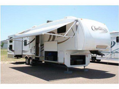 2009 Keystone Challenger 33DBB - Smells 