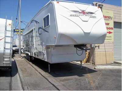 07 Weekend Warrior CR3905 Fifth-Wheel