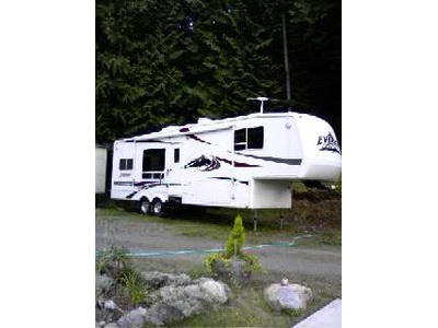 2005 Everest 5th Wheel, by Keystone