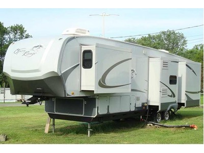 AL - 2009 39� Open Range 385RLS w/4 slid