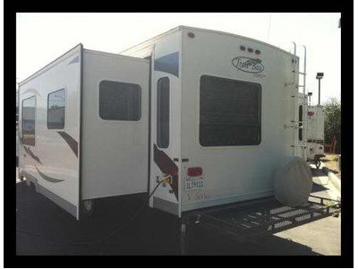 2007 R-Vision Trailbay $19,995