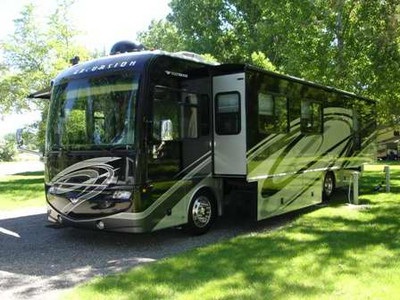 2008 Fleetwood Excursion 39 w/3 slides