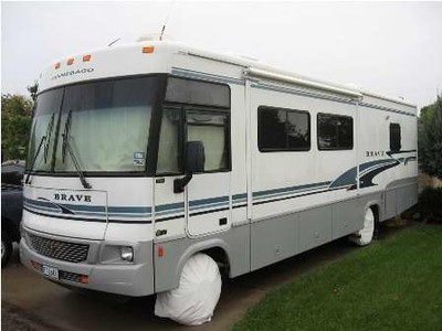 2003 Winnebago Brave 32 w/ 2 slides
