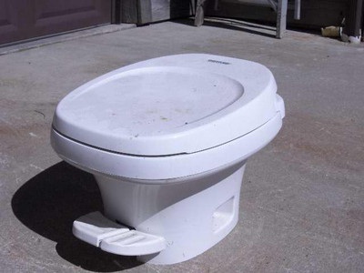 RV  COMMODE