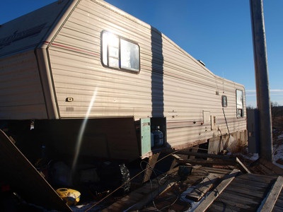 38 travel trailer with lots of room!