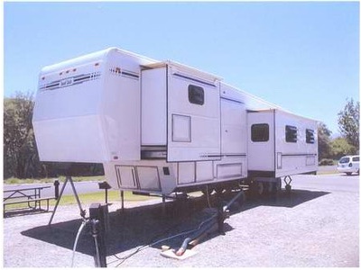 2000 Travel Units Rear Kitchen