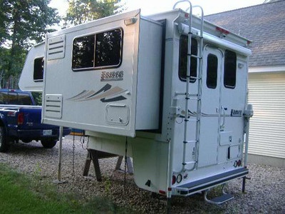 2005 Lance Max 881
