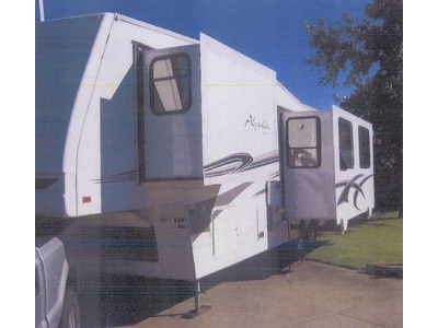 2005 34� Alpenlite Augusta 32RL w/2 slid