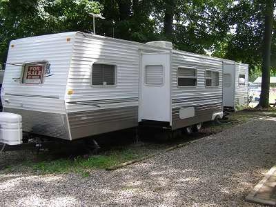 2005 39� Layton 3700 Travel Trailer w/2 