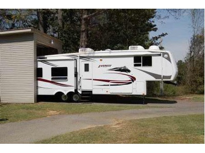 2006 37� Keystone Everest w/4 slides