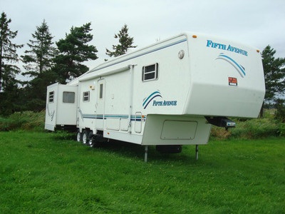 Must Sell! 1998 38 foot 5th AvenueCamper