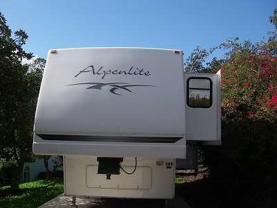2006 32� Alpenlite Augusta RL w/2 slides