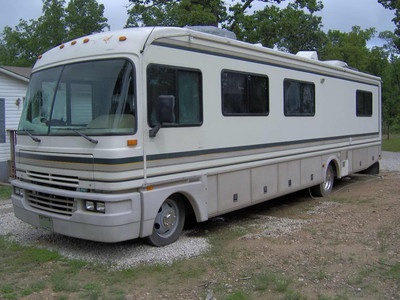 95 Bounder 34J, 600w solar, tow dolly