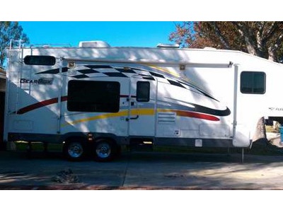 2006 Fleetwood Gearbox Toy Hauler