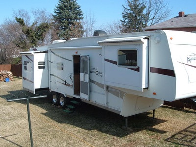 2005 Americamp 5th wheel w/5 slideouts.