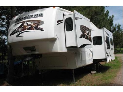 2007 33� Keystone Montana w/2 slides