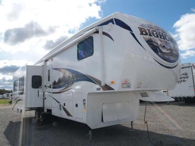 BIGHORN 3185 RL HUGE SAVINGS