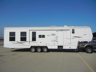Great 2001 39 5th Wheel Alfa Toyhouse!