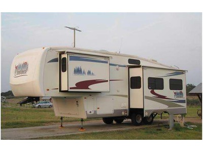 2006 32� Forest River Cardinal w/2 slide