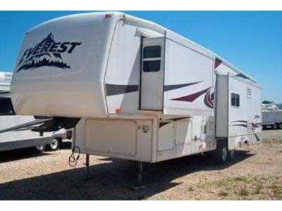 2004 34� Keystone Everest w/3 slides