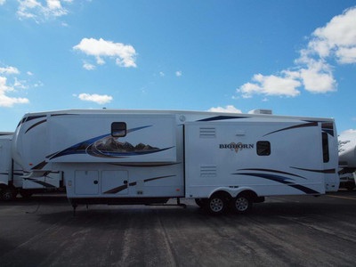 2012 HEARTLAND BIGHORN 3610RE ($48,995)