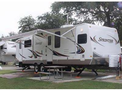 2011 33� Keystone Sprinter w/2 slides