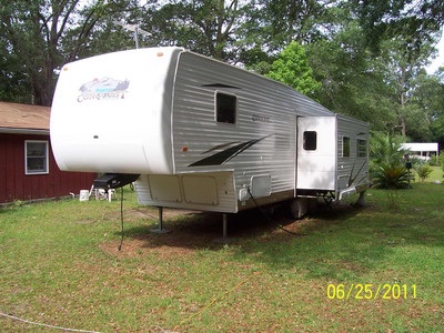 2005 Fifth Wheel $10,800 