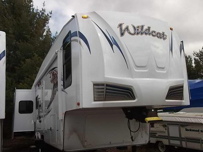 2011 Wildcat  313RE 5th Wheel
