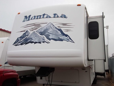 2006 Keystone Montana 3400RL Rear Living