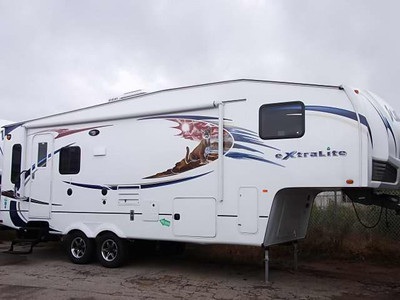 2011 Wildcat 271RLX  5th Wheel