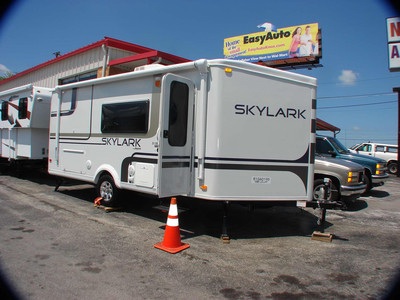 JAYCO SKYLARK LITE WEIGHT F/GLASS 2011