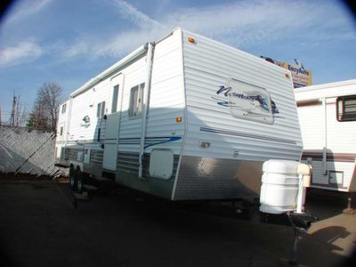 NOMAD BUNK HOUSE TRAVEL TRAILER  SLEEPS 
